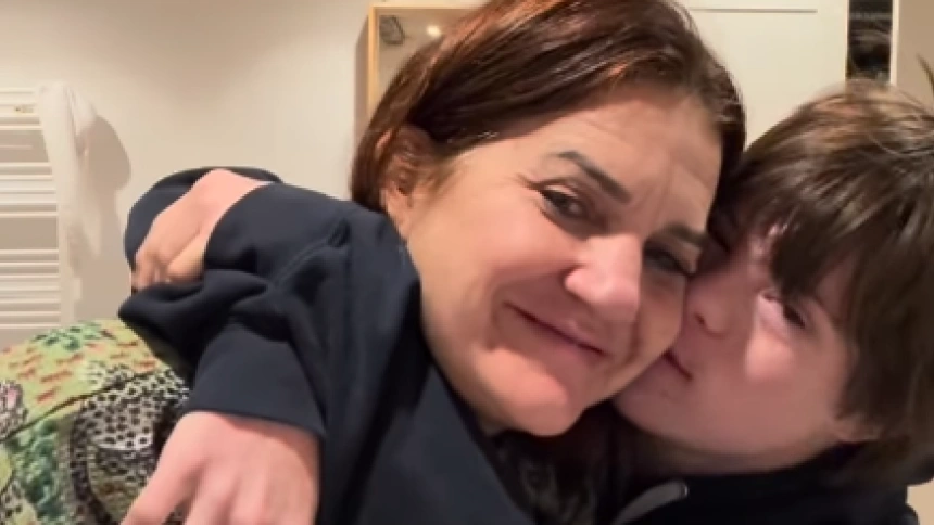 Samantha Vallejo-Nágera y su hijo Roscón en redes sociales