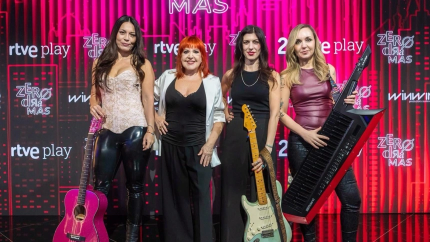 Angie Lófer, a la derecha en la imagen, parte de la 'Zero Dramas Band', en el programa de Loles Léon