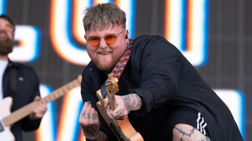 Thom Rylance con The Lottery Winners en el Latitude Festival de Henham Park, Suffolk.