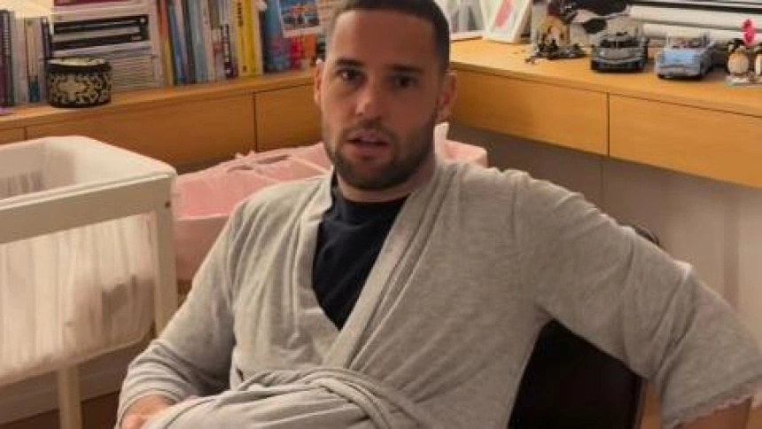 Mario Suárez parodia el embarazo de su mujer Malena Costa