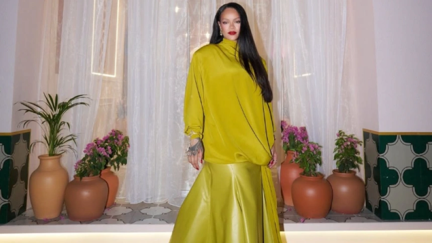 Rihanna - Fenty Beauty Mumbai