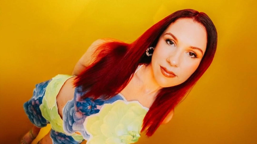 Katy B vuelve a lanzar música tras años de parón con un proyecto sólido