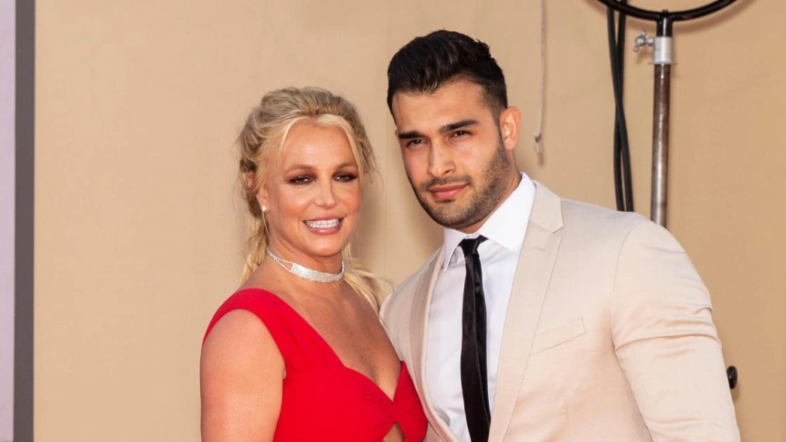 W5EN17 Hollywood, CA - July 22, 2019: Britney Spears wearing dress by Nookie and Sam Asghari attend Sony Pictures premiere Once Upon a Time in Hollywood at TCL Chinese Theater