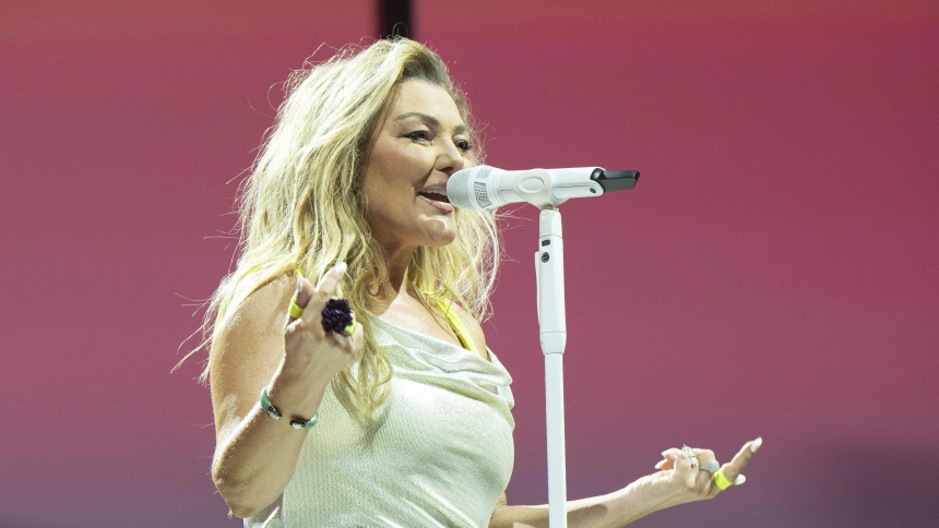 Amaia Montero, actúa durante un concierto en el Movistar Arena de Madrid