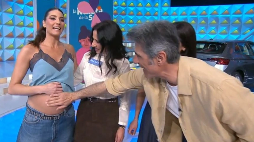 Laura Moure muestra su embarazo en directo en 'La Ruleta de la Suerte' tras la 'encerrona' de Jorge Fernández — image 3
