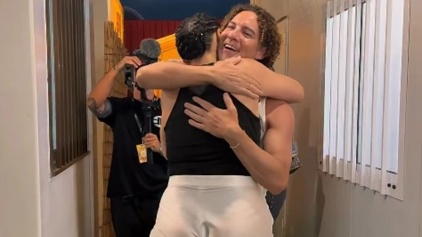 David Bisbal y Rosa López se abrazan en el 'backstage' de Cádiz 25 años después de conocerse en 'OT'