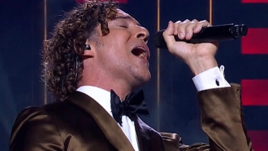 David Bisbal durante la final de 'OT USA', donde se subió de nuevo al escenario del 'talent' 25 años después