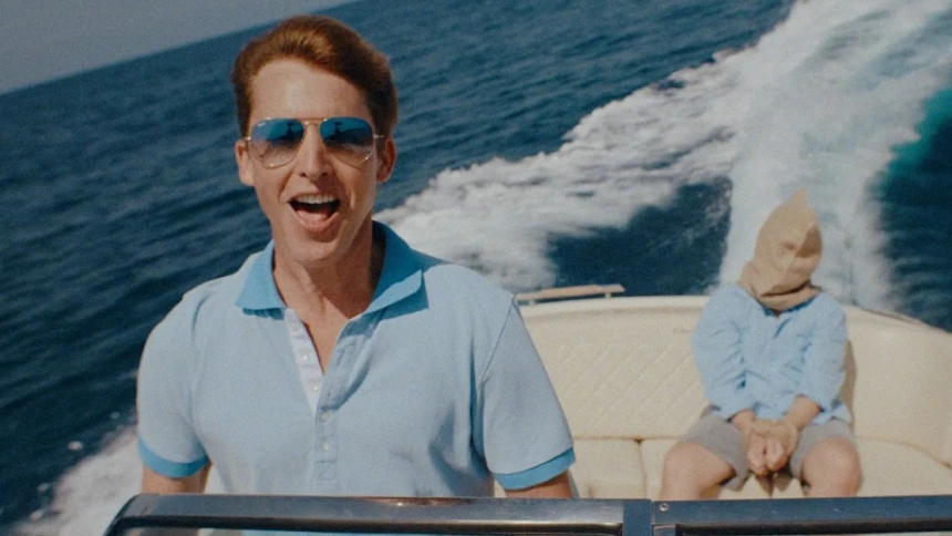 James Blunt en la imagen con la que cebaba el vídeo de 'Tastes like summer'