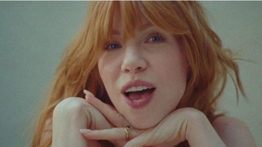 Carly Jae Jepsen presenta su nueva canción 'Motivation'