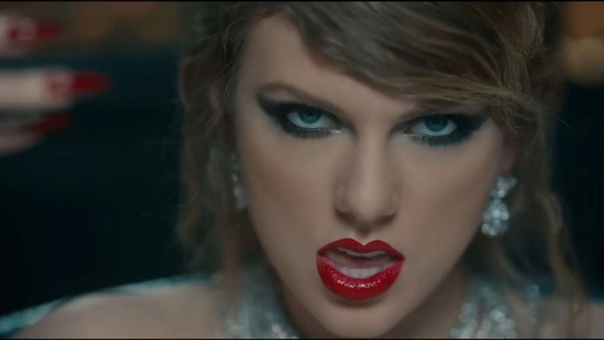 Taylor Swift en el videoclip de 'Look What You Made Me Do'