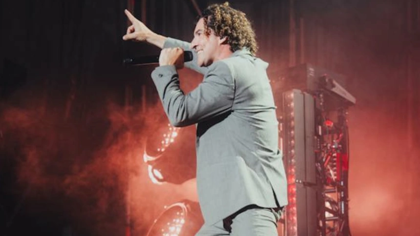 David Bisbal desvela el tema de Julio Iglesias que será parte del 'tracklist' de 'Eternos'