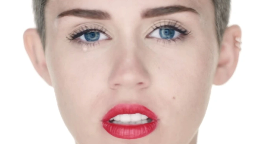 Miley Cyrus en el videoclip de 'Wrecking Ball'