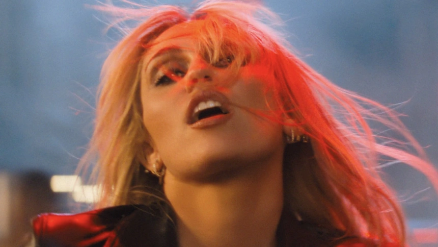 Miley abre nueva era musical de la mano de 'Bass Persuades'