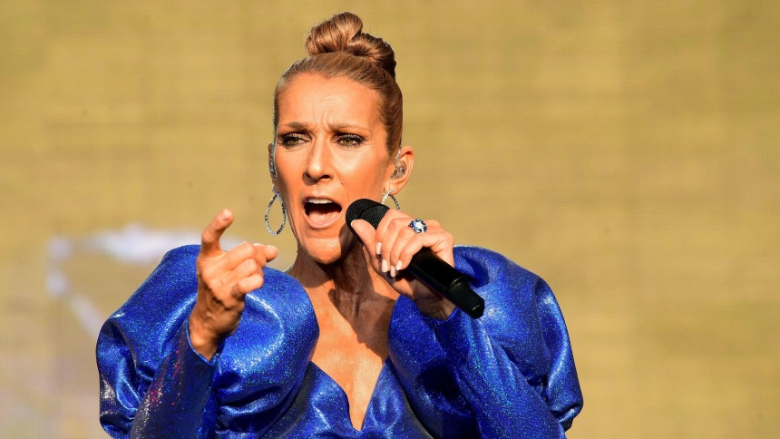 Céline Dion sorprende en la Semana de la Moda de París