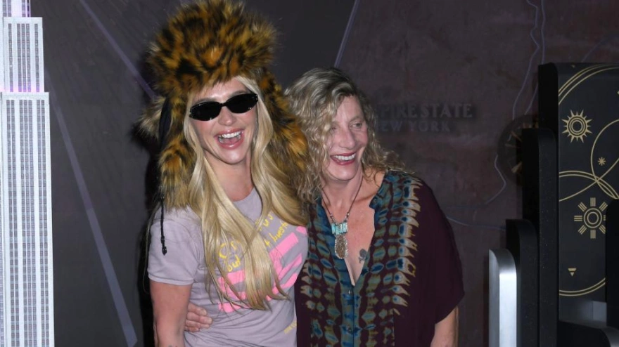 Kesha y su madre Pebert