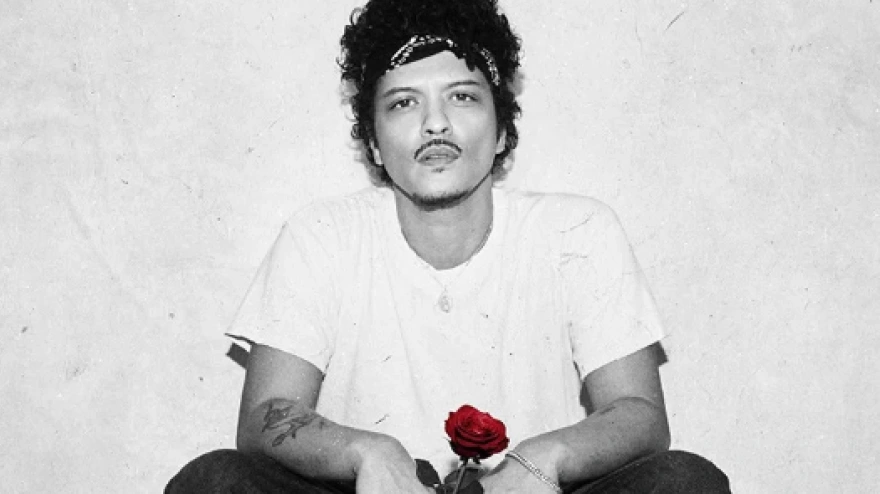 Bruno Mars a través de redes sociales