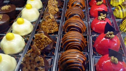 HNCW52 Cakes in pasteleria in Santa Cruz de Tenerife, Canary Islands, Spain