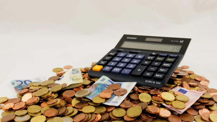 Tenir entre 70 i 100 euros en efectiu per persona pot ser clau si fallen els sistemes de pagament digitals