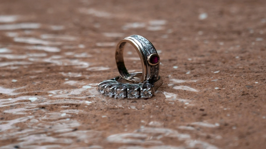Anillo en el agua